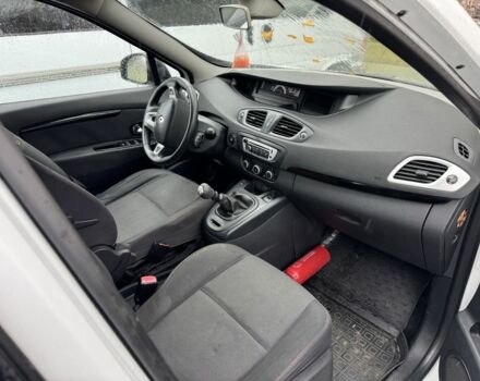 Белый Рено Сценик III, объемом двигателя 1.5 л и пробегом 295 тыс. км за 5750 $, фото 5 на Automoto.ua