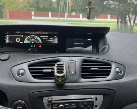 Белый Рено Сценик III, объемом двигателя 1.5 л и пробегом 289 тыс. км за 6300 $, фото 7 на Automoto.ua