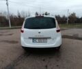 Белый Рено Сценик III, объемом двигателя 1.5 л и пробегом 288 тыс. км за 5800 $, фото 4 на Automoto.ua