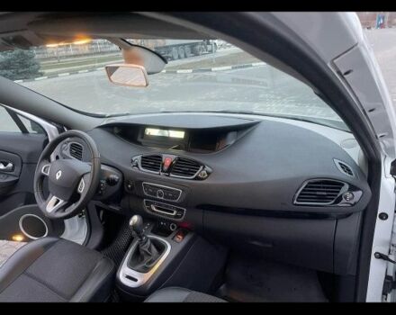 Білий Рено Сценік III, об'ємом двигуна 1.6 л та пробігом 212 тис. км за 8000 $, фото 5 на Automoto.ua