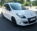 Белый Рено Сценик III, объемом двигателя 1.6 л и пробегом 320 тыс. км за 6481 $, фото 1 на Automoto.ua