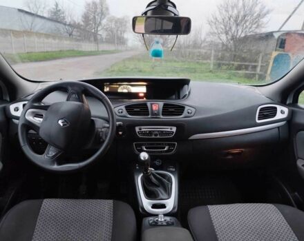 Білий Рено Сценік III, об'ємом двигуна 1.6 л та пробігом 260 тис. км за 7100 $, фото 8 на Automoto.ua