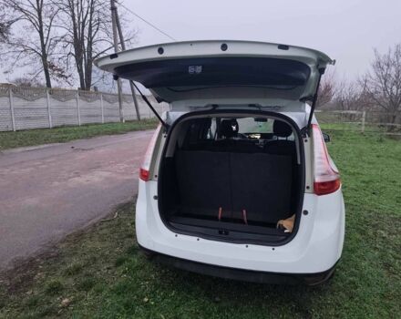 Білий Рено Сценік III, об'ємом двигуна 1.6 л та пробігом 260 тис. км за 7100 $, фото 9 на Automoto.ua