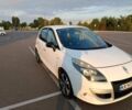 Рено Сценик III 2011 в Киеве на Automoto.ua Белый Рено Сценик III, объемом двигателя 1.9 л и пробегом 244 тыс. км за 7300 $, фото 1 на Automoto.ua