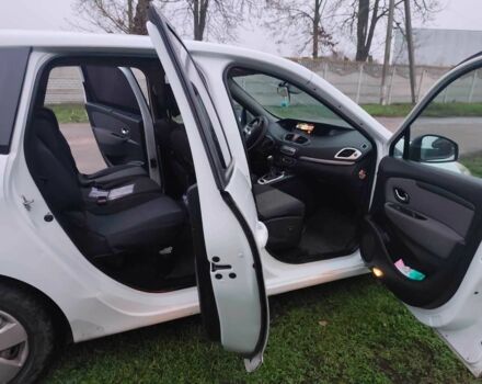Білий Рено Сценік III, об'ємом двигуна 1.6 л та пробігом 260 тис. км за 7100 $, фото 11 на Automoto.ua