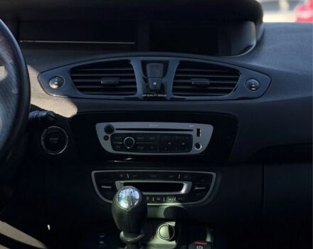 Белый Рено Сценик III, объемом двигателя 1.6 л и пробегом 211 тыс. км за 8700 $, фото 8 на Automoto.ua