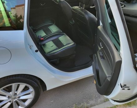 Белый Рено Сценик III, объемом двигателя 1.6 л и пробегом 262 тыс. км за 9300 $, фото 2 на Automoto.ua