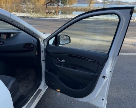 Белый Рено Сценик III, объемом двигателя 1.5 л и пробегом 205 тыс. км за 8000 $, фото 9 на Automoto.ua