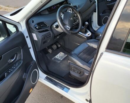 Белый Рено Сценик III, объемом двигателя 1.6 л и пробегом 262 тыс. км за 9300 $, фото 3 на Automoto.ua