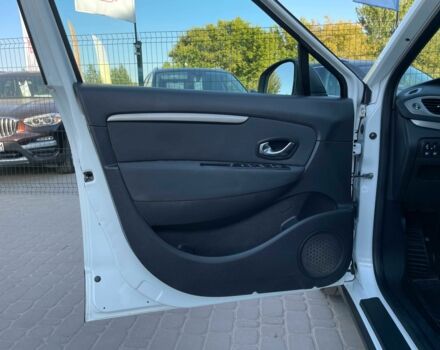 Белый Рено Сценик III, объемом двигателя 1.5 л и пробегом 185 тыс. км за 10199 $, фото 5 на Automoto.ua