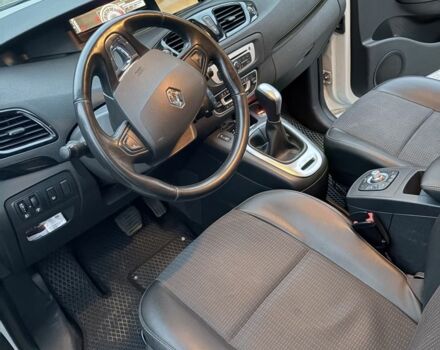 Білий Рено Сценік III, об'ємом двигуна 1.5 л та пробігом 205 тис. км за 9500 $, фото 4 на Automoto.ua