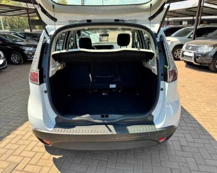 Белый Рено Сценик III, объемом двигателя 1.5 л и пробегом 197 тыс. км за 10500 $, фото 7 на Automoto.ua