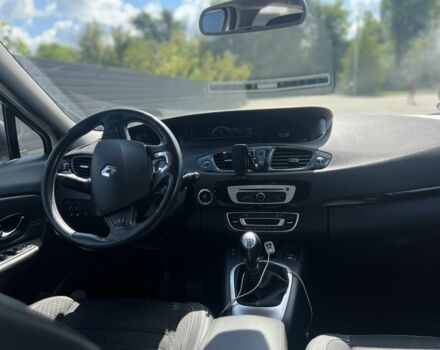 Белый Рено Сценик III, объемом двигателя 1.6 л и пробегом 184 тыс. км за 10000 $, фото 10 на Automoto.ua