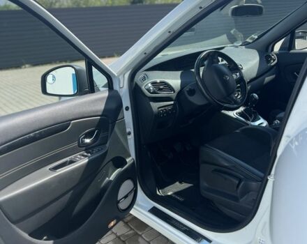 Белый Рено Сценик III, объемом двигателя 1.6 л и пробегом 184 тыс. км за 10000 $, фото 8 на Automoto.ua