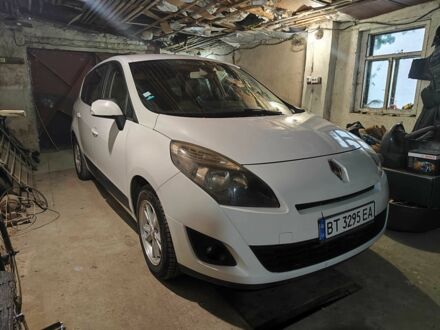 Белый Рено Сценик III, объемом двигателя 1.5 л и пробегом 350 тыс. км за 7700 $, фото 1 на Automoto.ua