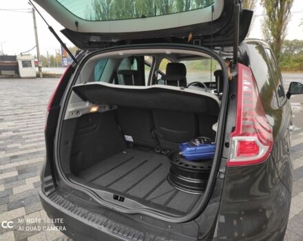 Чорний Рено Сценік III, об'ємом двигуна 1.5 л та пробігом 250 тис. км за 5800 $, фото 8 на Automoto.ua