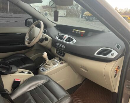 Коричневый Рено Сценик III, объемом двигателя 1.9 л и пробегом 254 тыс. км за 6700 $, фото 8 на Automoto.ua