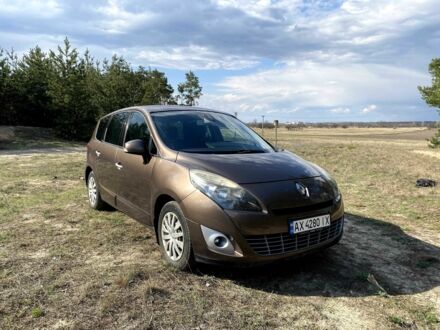 Рено Сценік III 2009 у Харкові на Automoto.ua Коричневий Рено Сценік III, об'ємом двигуна 1.4 л та пробігом 215 тис. км за 6300 $, фото 1 на Automoto.ua