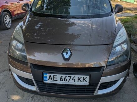 Рено Сценик III 2010 в Днепре (Днепропетровске) на Automoto.ua Коричневый Рено Сценик III, объемом двигателя 1.4 л и пробегом 195 тыс. км за 3600 $, фото 1 на Automoto.ua