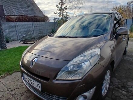 Коричневый Рено Сценик III, объемом двигателя 1.5 л и пробегом 200 тыс. км за 7800 $, фото 1 на Automoto.ua