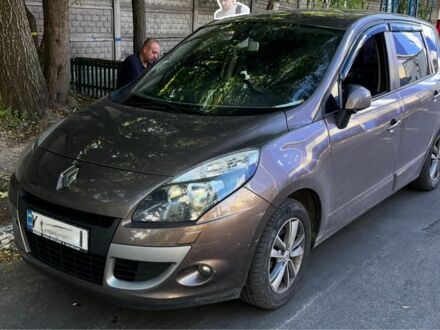 Рено Сценік III 2011 у Києві на Automoto.ua Коричневий Рено Сценік III, об'ємом двигуна 0 л та пробігом 150 тис. км за 7855 $, фото 1 на Automoto.ua