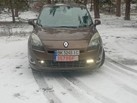 Коричневый Рено Сценик III, объемом двигателя 1.5 л и пробегом 295 тыс. км за 8100 $, фото 1 на Automoto.ua