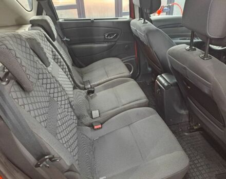 Красный Рено Сценик III, объемом двигателя 1.5 л и пробегом 242 тыс. км за 2750 $, фото 7 на Automoto.ua