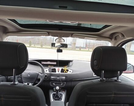 Красный Рено Сценик III, объемом двигателя 1.5 л и пробегом 224 тыс. км за 7600 $, фото 4 на Automoto.ua