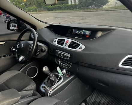 Красный Рено Сценик III, объемом двигателя 1.5 л и пробегом 300 тыс. км за 5800 $, фото 2 на Automoto.ua