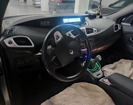 Серый Рено Сценик III, объемом двигателя 1.5 л и пробегом 260 тыс. км за 7000 $, фото 5 на Automoto.ua