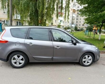 Серый Рено Сценик III, объемом двигателя 1.9 л и пробегом 300 тыс. км за 7000 $, фото 1 на Automoto.ua