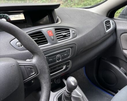 Серый Рено Сценик III, объемом двигателя 1.5 л и пробегом 270 тыс. км за 5500 $, фото 12 на Automoto.ua