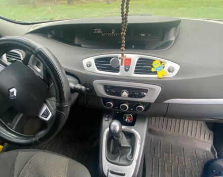 Серый Рено Сценик III, объемом двигателя 1.5 л и пробегом 260 тыс. км за 5300 $, фото 4 на Automoto.ua