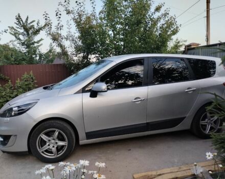 Сірий Рено Сценік III, об'ємом двигуна 1.5 л та пробігом 264 тис. км за 7300 $, фото 2 на Automoto.ua