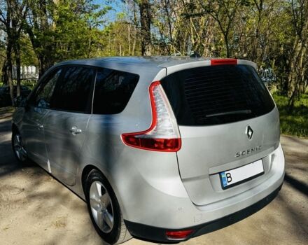 Серый Рено Сценик III, объемом двигателя 1.5 л и пробегом 269 тыс. км за 8500 $, фото 3 на Automoto.ua