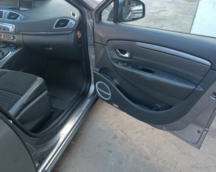 Серый Рено Сценик III, объемом двигателя 1.6 л и пробегом 190 тыс. км за 9900 $, фото 16 на Automoto.ua