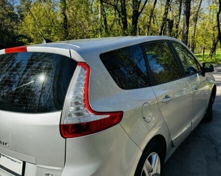 Серый Рено Сценик III, объемом двигателя 1.5 л и пробегом 269 тыс. км за 8500 $, фото 2 на Automoto.ua