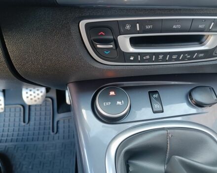 Серый Рено Сценик III, объемом двигателя 1.6 л и пробегом 190 тыс. км за 9900 $, фото 12 на Automoto.ua