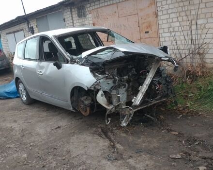 Серый Рено Сценик III, объемом двигателя 1.6 л и пробегом 300 тыс. км за 1500 $, фото 1 на Automoto.ua