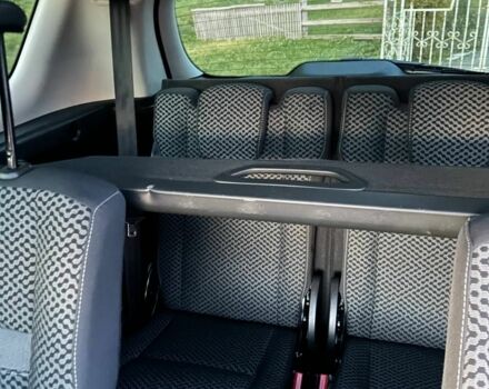 Рено Сценік III 2011 у Изяслве на Automoto.ua Сірий Рено Сценік III, об'ємом двигуна 1.5 л та пробігом 285 тис. км за 6700 $, фото 5 на Automoto.ua