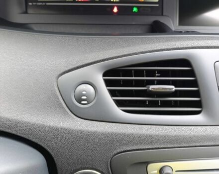 Рено Сценик III 2013 в Черкассах на Automoto.ua Серый Рено Сценик III, объемом двигателя 1.5 л и пробегом 253 тыс. км за 8400 $, фото 2 на Automoto.ua