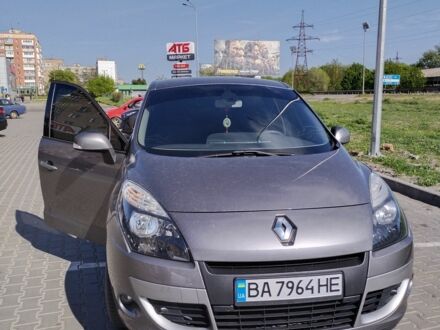 Рено Сценік III 2010 у Александрие на Automoto.ua Сірий Рено Сценік III, об'ємом двигуна 1.6 л та пробігом 256 тис. км за 8000 $, фото 1 на Automoto.ua