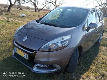 Рено Сценик III 2012 в Ивано-Франковске на Automoto.ua Серый Рено Сценик III, объемом двигателя 1.5 л и пробегом 192 тыс. км за 7800 $, фото 1 на Automoto.ua