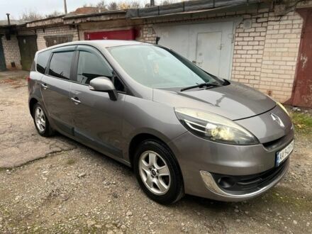 Серый Рено Сценик III, объемом двигателя 1.5 л и пробегом 250 тыс. км за 7700 $, фото 1 на Automoto.ua