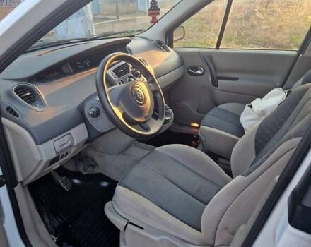 Белый Рено Сценик, объемом двигателя 1.6 л и пробегом 250 тыс. км за 5500 $, фото 5 на Automoto.ua