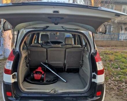 Белый Рено Сценик, объемом двигателя 1.6 л и пробегом 250 тыс. км за 5500 $, фото 3 на Automoto.ua