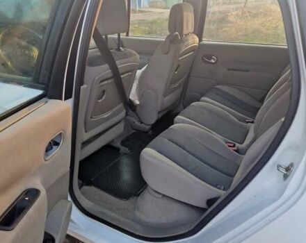 Белый Рено Сценик, объемом двигателя 1.6 л и пробегом 250 тыс. км за 5500 $, фото 4 на Automoto.ua