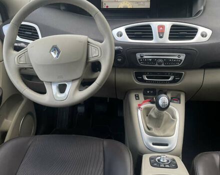 Рено Сценик 2010 в Луцке на Automoto.ua Белый Рено Сценик, объемом двигателя 1.5 л и пробегом 218 тыс. км за 7500 $, фото 18 на Automoto.ua