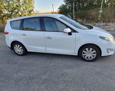 Белый Рено Сценик, объемом двигателя 1.5 л и пробегом 150 тыс. км за 8700 $, фото 3 на Automoto.ua