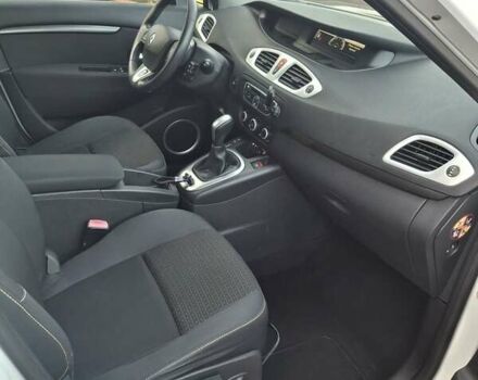 Білий Рено Сценік, об'ємом двигуна 2 л та пробігом 237 тис. км за 7500 $, фото 33 на Automoto.ua